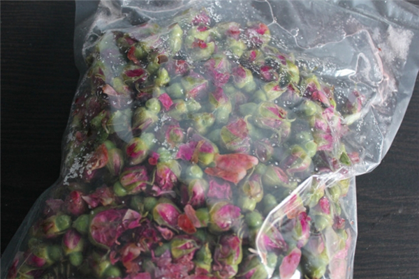 玫瑰纯露的蒸馏记录